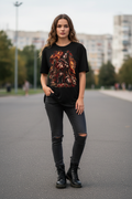 The Show Must Bleed Oversize T-Shirt – Lifestyle Frontansicht